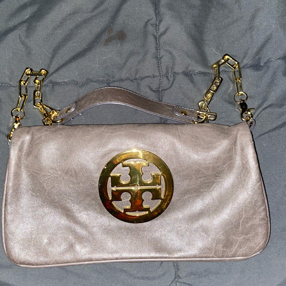 VINTAGE GRAY LEATHER TORY BURCH SHOULDER BAG WITH GOLD CHAIN!